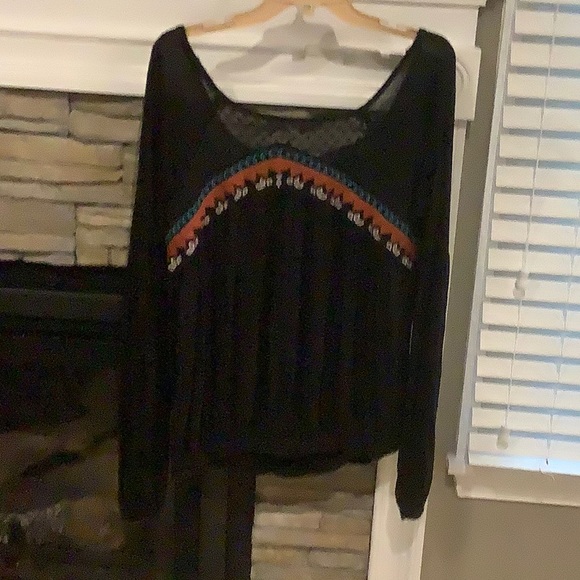 Free People Boho Embroidered Top w/elastic bottom - Picture 2 of 8